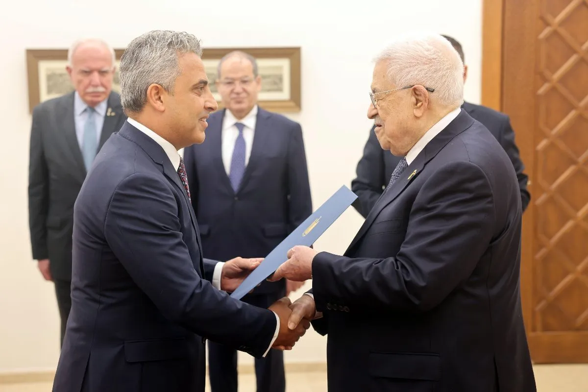 Palestinian President receives new Egyptian Ambassador in Ramallah