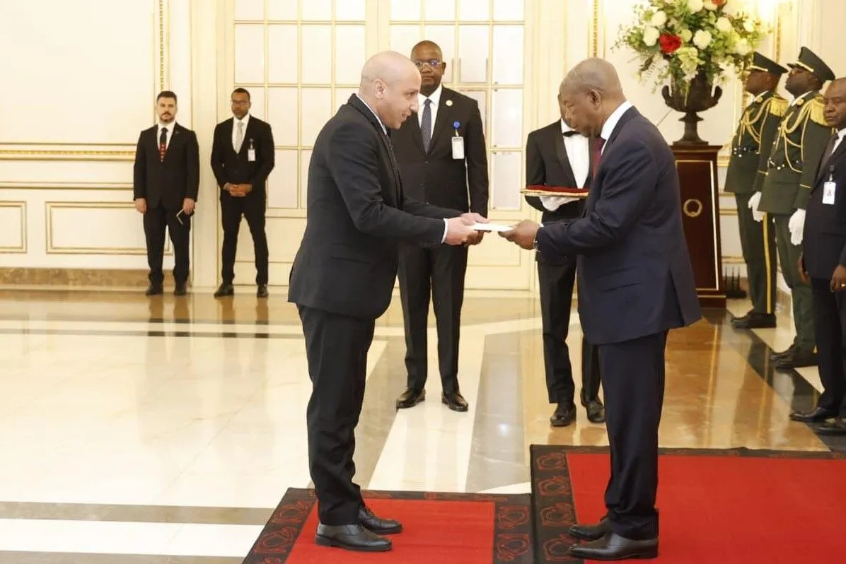 السفير شريف ملوح يقدم أوراق اعتماده رئيساً لبعثة فلسطين في أنغولا