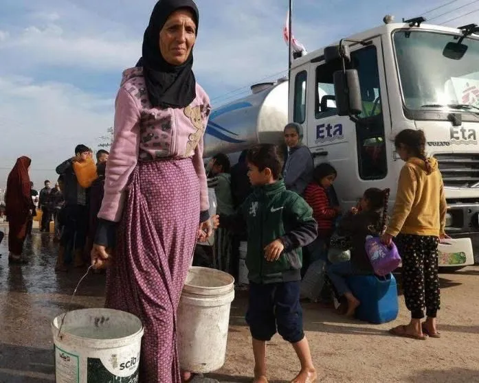المرأة والمياه في فلسطين: واقع مائي قاسٍ يكشف عبئًا مضاعفًا تتحمله النساء والفتيات