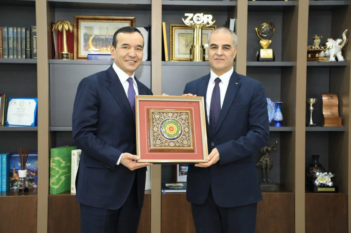 لقاء بين سفير فلسطين ووزير الثقافة الأوزبكي لتقوية الروابط الثقافية