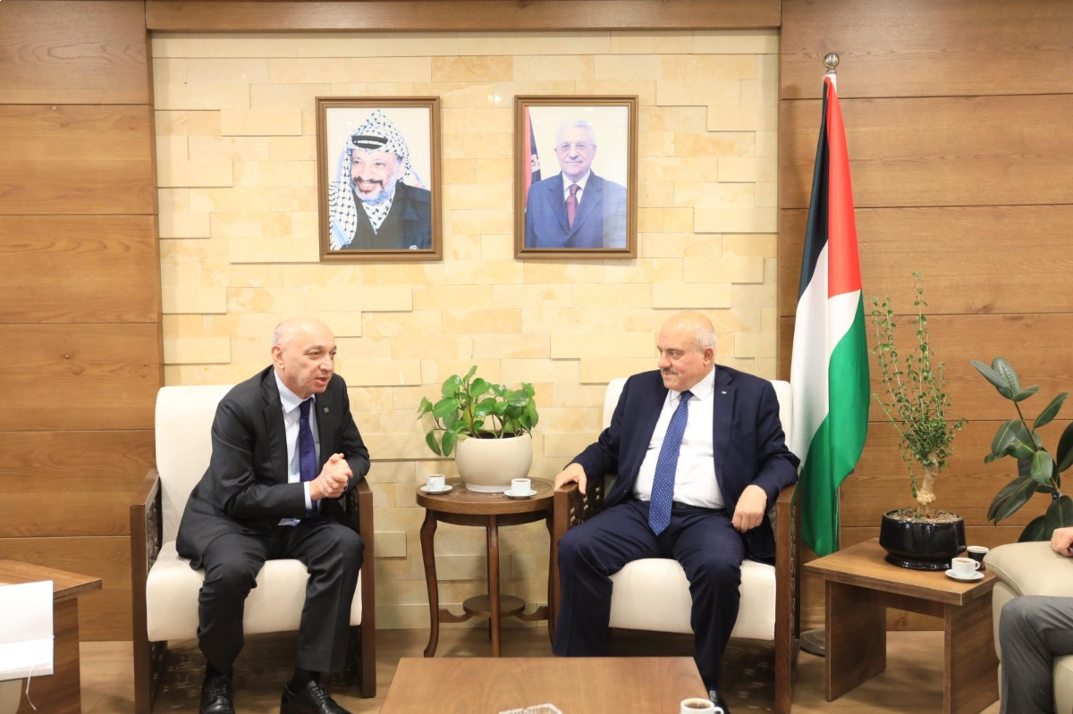 حجاوي وممثل أذربيجان يبحثان التحضيرات لمشاركة فلسطين في المنتدى الحضري العالمي