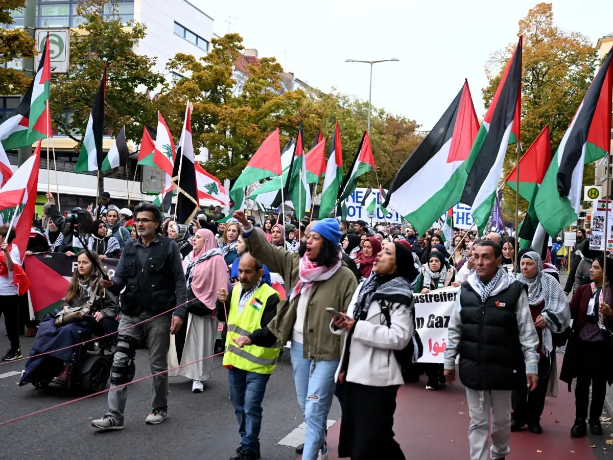 تظاهرة صامتة في بريمن رفضًا لسياسات الاحتلال وتضامنًا مع فلسطين