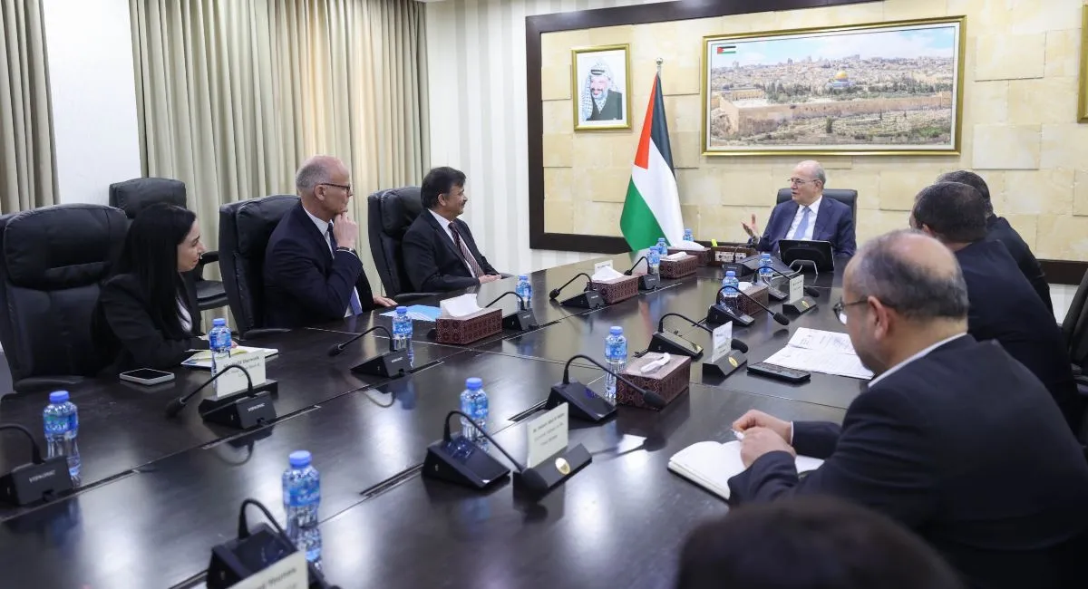رئيس الوزراء يبحث مع مؤسسة التمويل الدولية تعزيز الاستثمارات في فلسطين