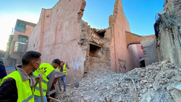 الرئيس يوعز لرئيس الوزراء بإرسال فرق إنقاذ لتقديم المساعدة بضحايا زلزال المغرب | شبكة يافا الإخبارية