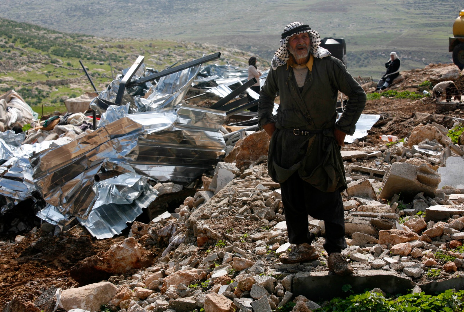 الاحتلال يجبر نحو 20 عائلة في خربة طانا شرق نابلس على مغادرتها | شبكة يافا الإخبارية