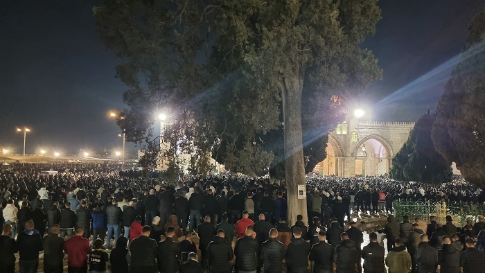 70 ألفا يؤدون صلاتي العشاء والتراويح في المسجد الأقصى | شبكة يافا الإخبارية