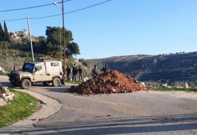 الاحتلال يغلق طريقا فرعيا في قرية صرة جنوب غرب نابلس | شبكة يافا الإخبارية