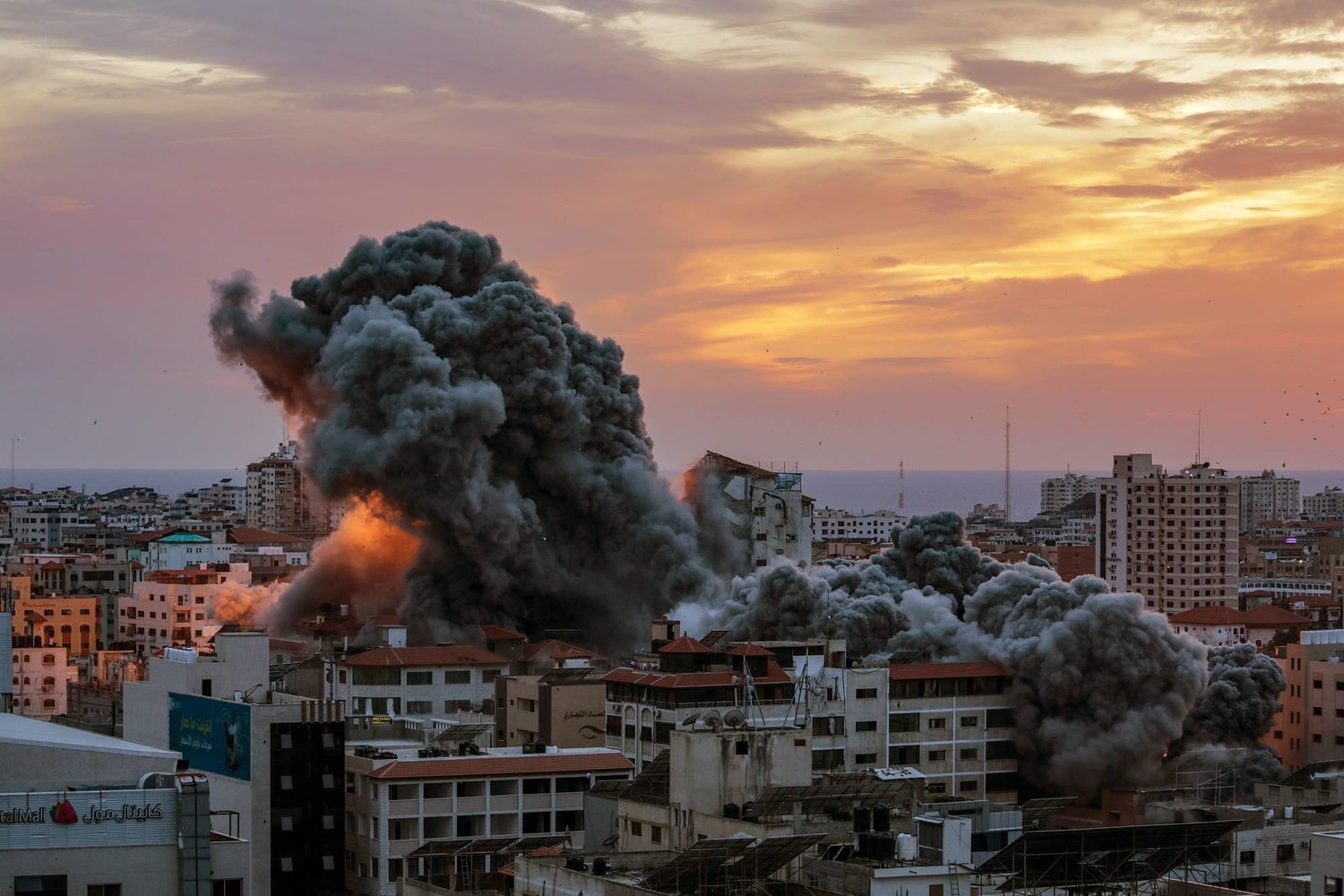 ثمانية شهداء بينهم فتاة في سلسلة غارات إسرائيلية على مسجد ومنزلين في قطاع غزة | شبكة يافا الإخبارية