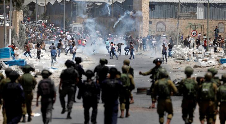 الاحتلال يعتدي على مواطنين ويمزق علم فلسطين وصور الشهداء جنوب جنين | شبكة يافا الإخبارية