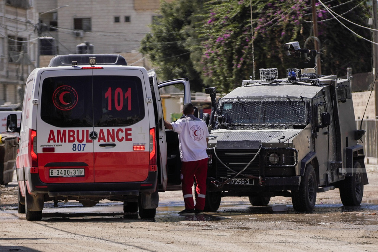 الهلال الأحمر: إخلاء مسن من مخيم جنين انقطعت به الاتصالات منذ 17 يوما | شبكة يافا الإخبارية