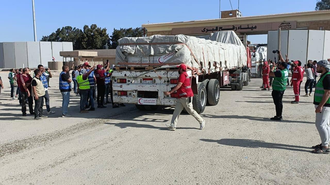 فيديو :: فتح معبر رفح لإدخال مستلزمات طبية وأدوية إلى قطاع غزة | شبكة يافا الإخبارية